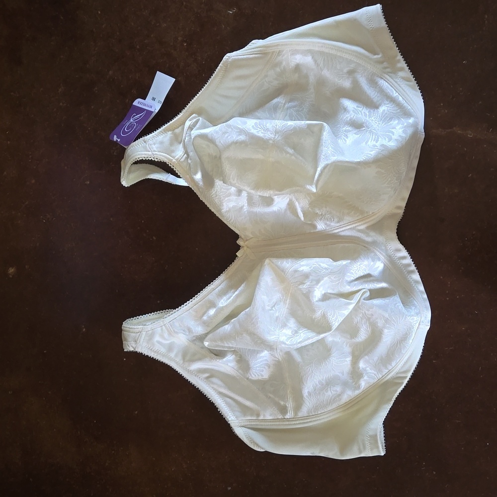 Aviana Floral soft cup minimizer 56I candlelight color. NWT